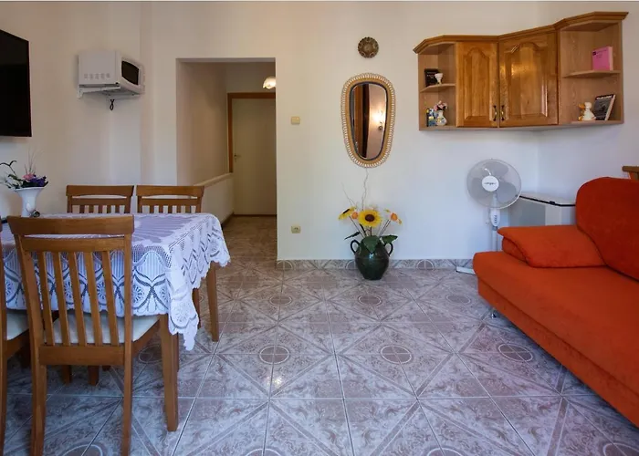 Akacfa 13 Apartman