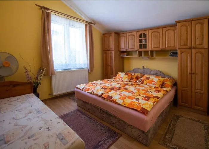 Akacfa 13 Apartman